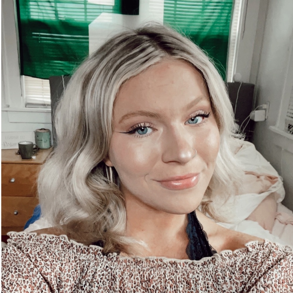 Meet your Posher, Emily